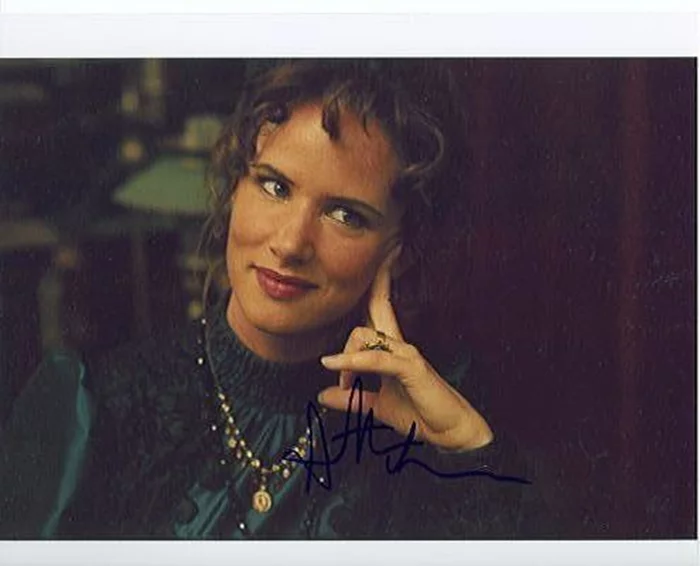 Juliette Lewis autograph