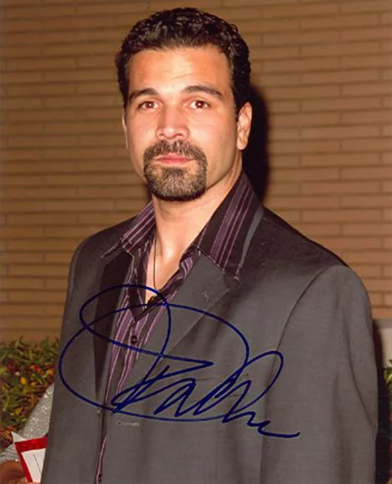 Ricardo Chavira autograph