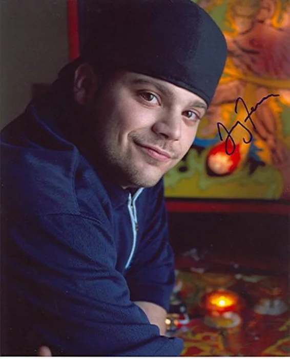 Jerry Ferrara autograph