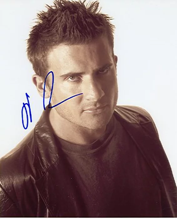 Dominic Purcell autograph