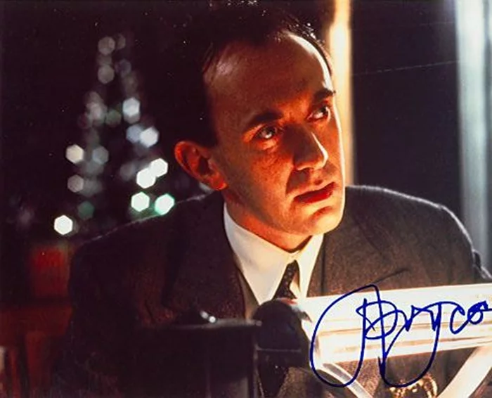 Jonathan Pryce autograph