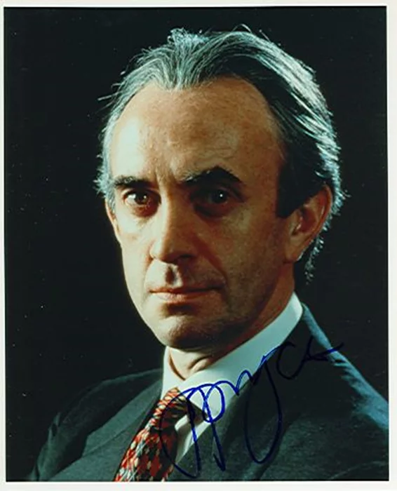 Jonathan Pryce autograph