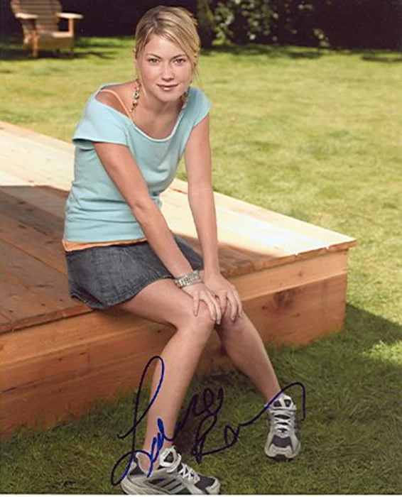 Laura Ramsey autograph