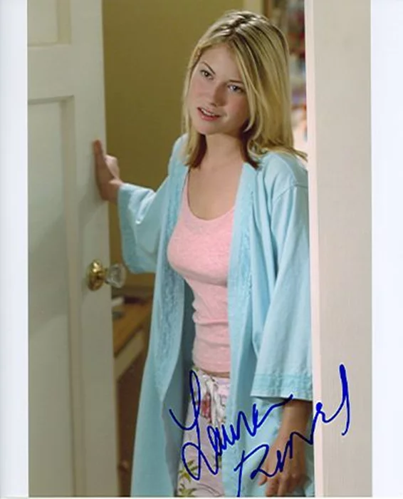 Laura Ramsey autograph