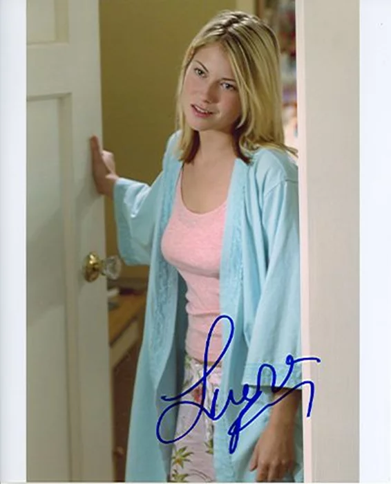 Laura Ramsey autograph