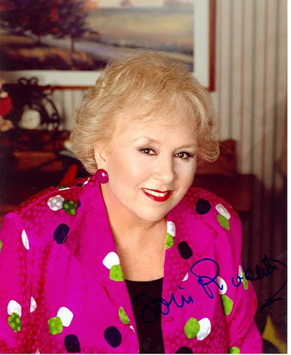 Doris Roberts autograph