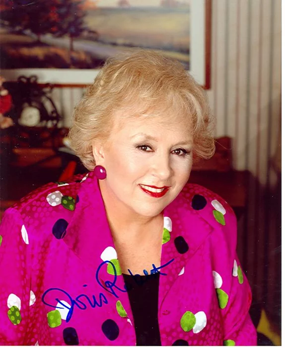 Doris Roberts autograph