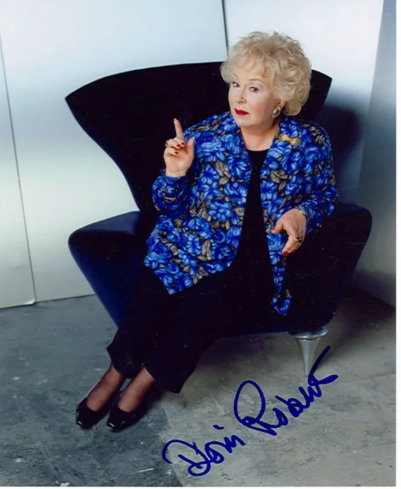Doris Roberts autograph
