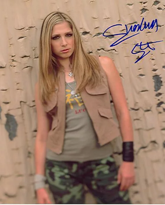 Shoshannah Stern autograph