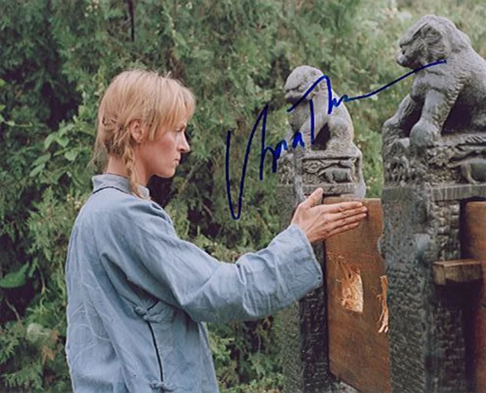 Uma Thurman autograph