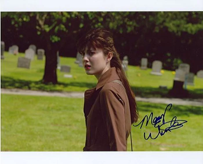 Mary Elizabeth Winstead autograph