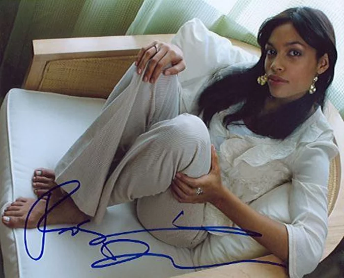 Rosario Dawson autograph