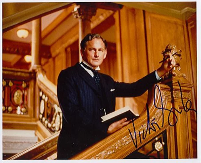 Victor Garber autograph