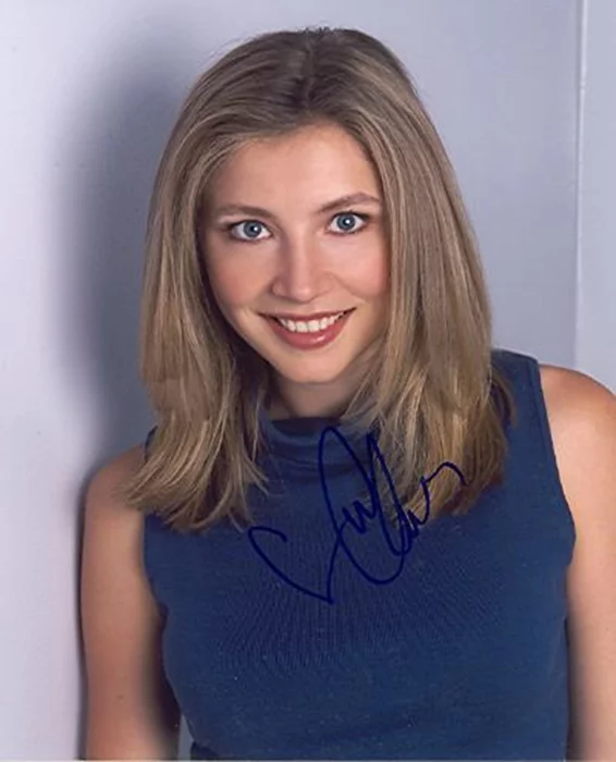 Sarah Chalke autograph