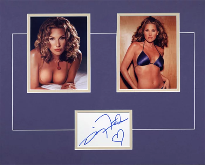 Daisy Fuentes autograph