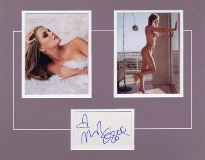 Nicole Eggert autograph