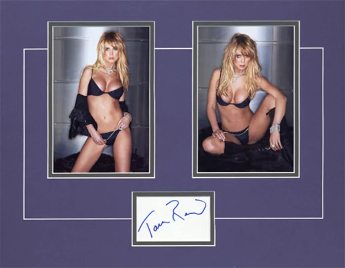 Tara Reid autograph