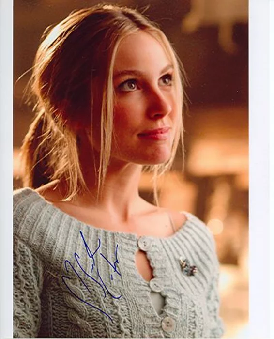 Sarah Carter autograph