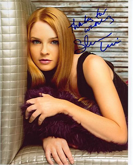 Shannon Lucio autograph
