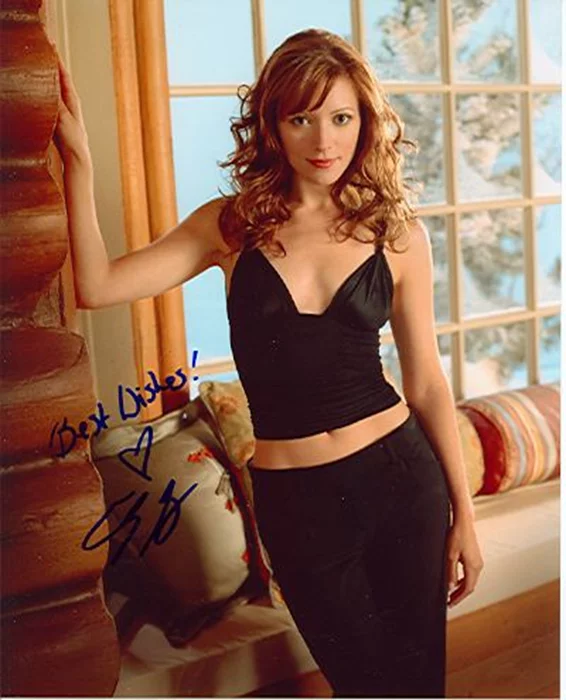 Elizabeth Bogush autograph