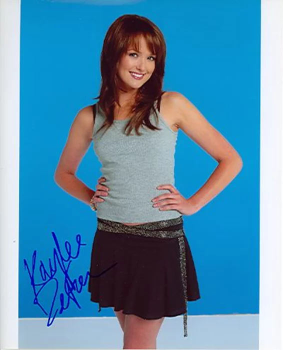 Kaylee DeFer autograph