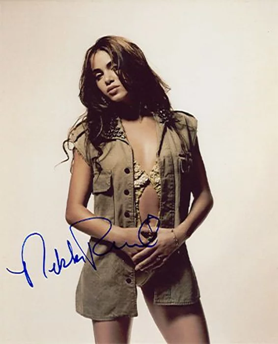 Nikki Reed autograph