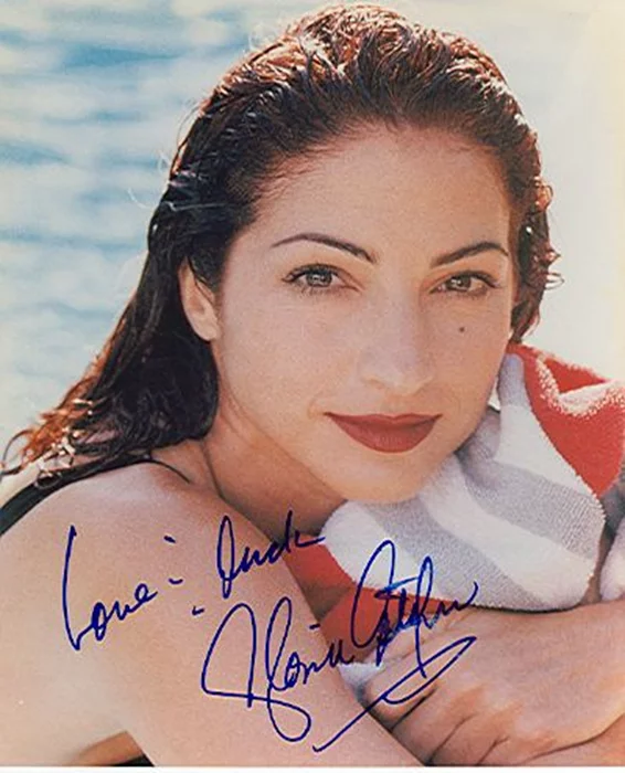 Gloria Estefan autograph