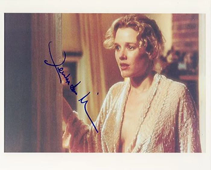 Penelope Ann Miller autograph