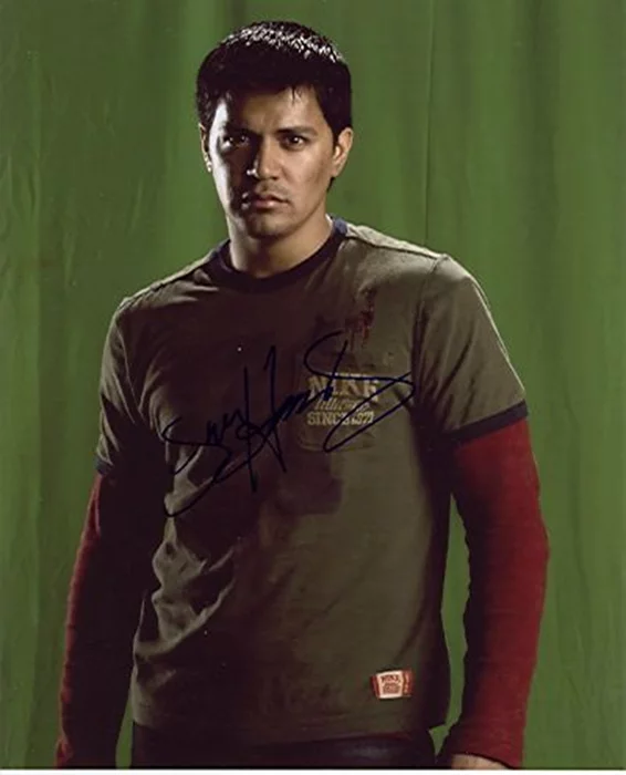 Jay Hernandez autograph