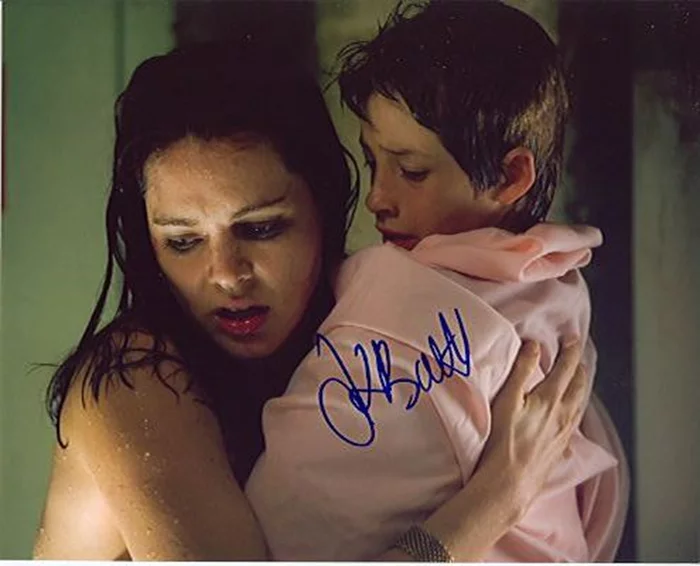 Jacinda Barrett autograph