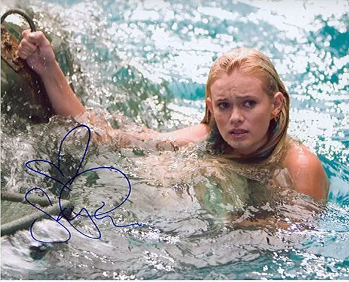Sara Paxton autograph