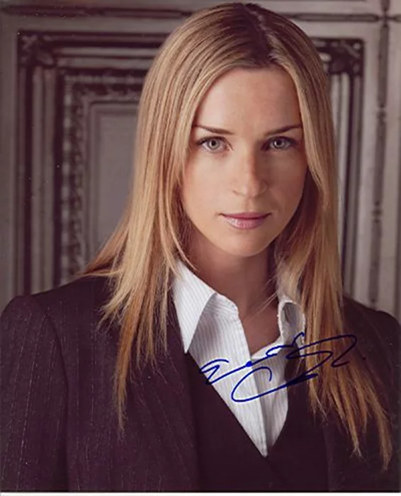Ever Carradine autograph