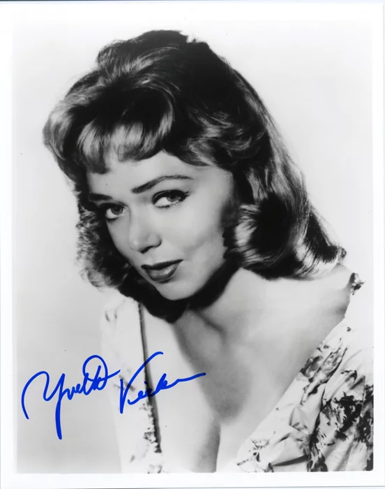 Yvette Vicken autograph