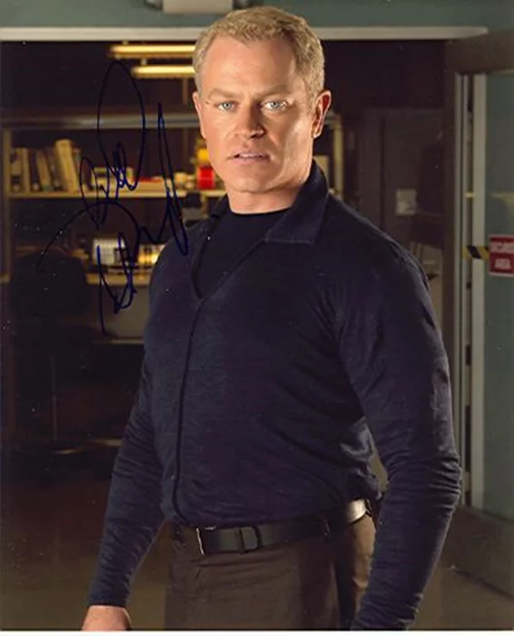 Neal McDonough autograph