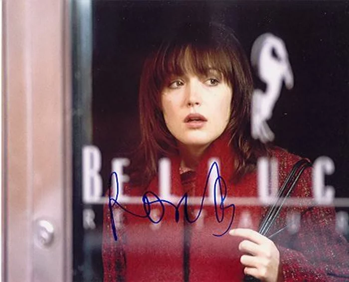 Rose Byrne autograph