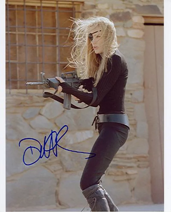 Daryl Hannah autograph