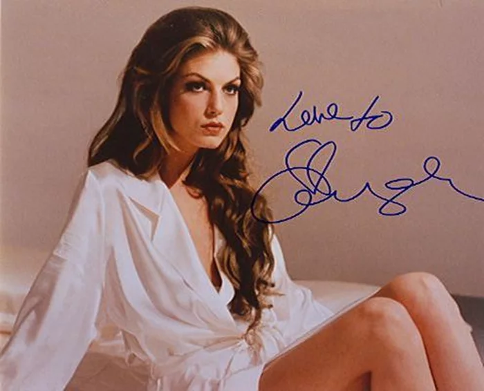 Angela Lindvall autograph