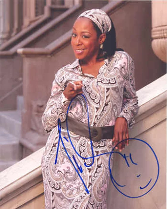 Tichina Arnold autograph