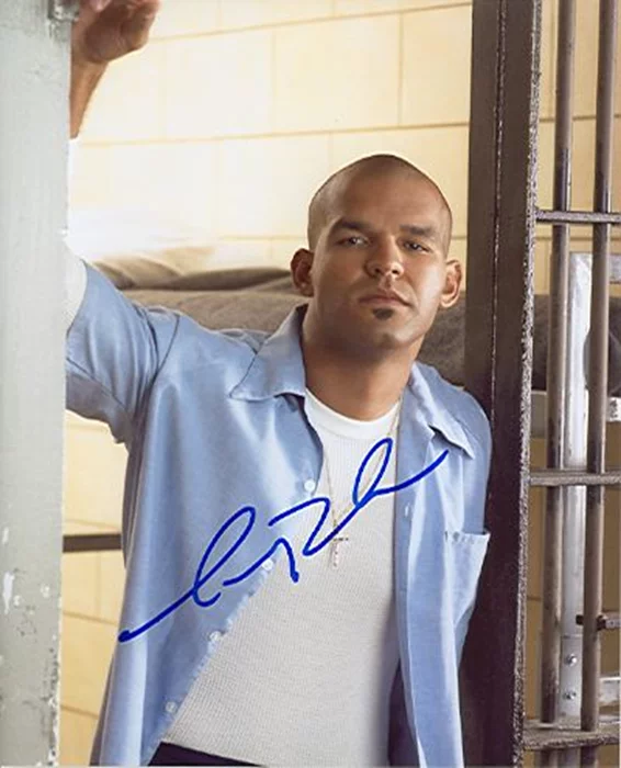 Amaury Nolasco autograph