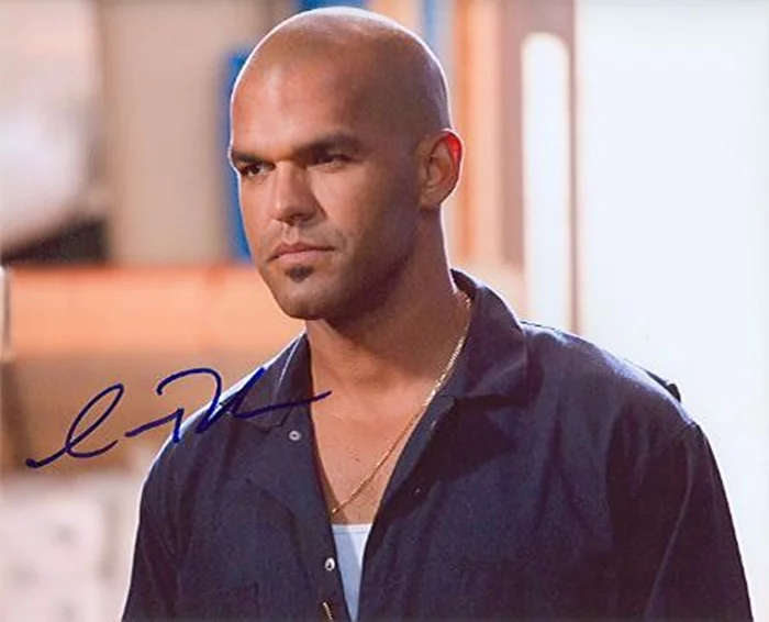 Amaury Nolasco autograph