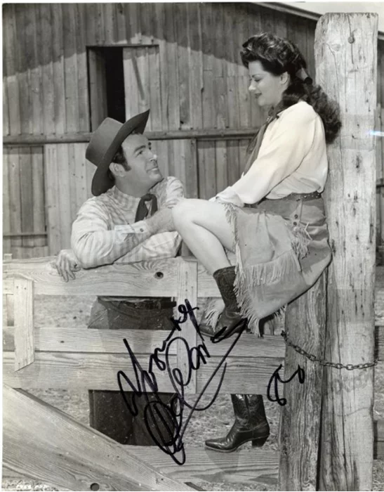 Yvonne DeCarlo autograph