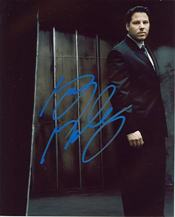 Greg Grunberg autograph