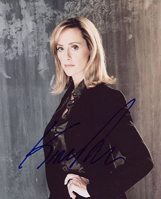Kim Raver autograph