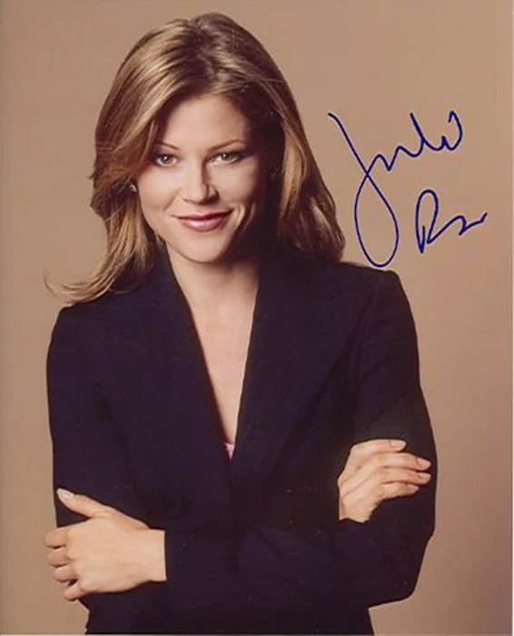Julie Bowen autograph