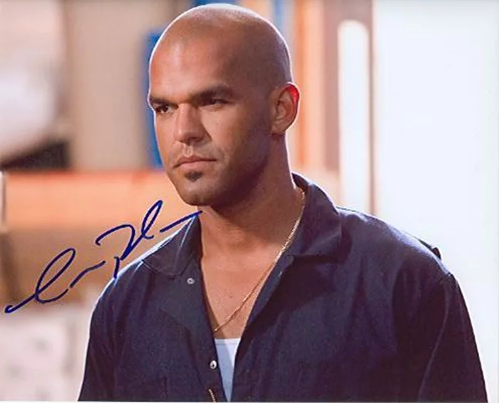 Amaury Nolasco autograph