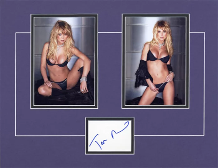 Tara Reid autograph