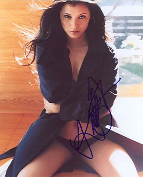Kelly Hu autograph