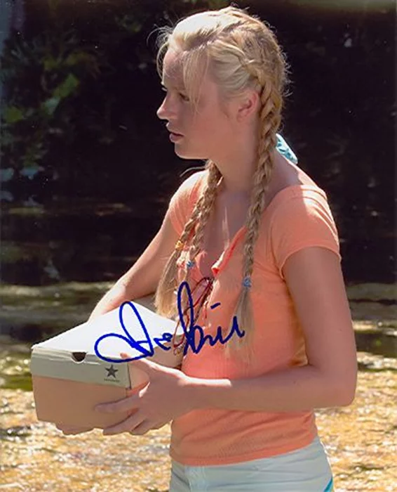 Brie Larson autograph