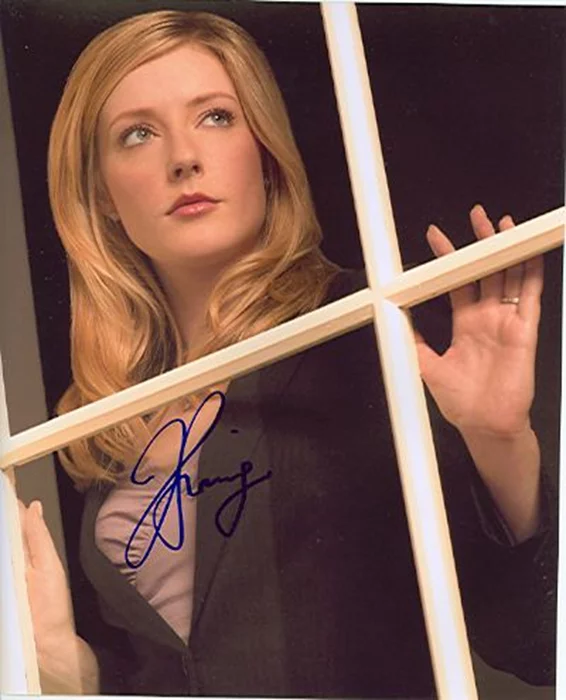 Jennifer Finnigan autograph