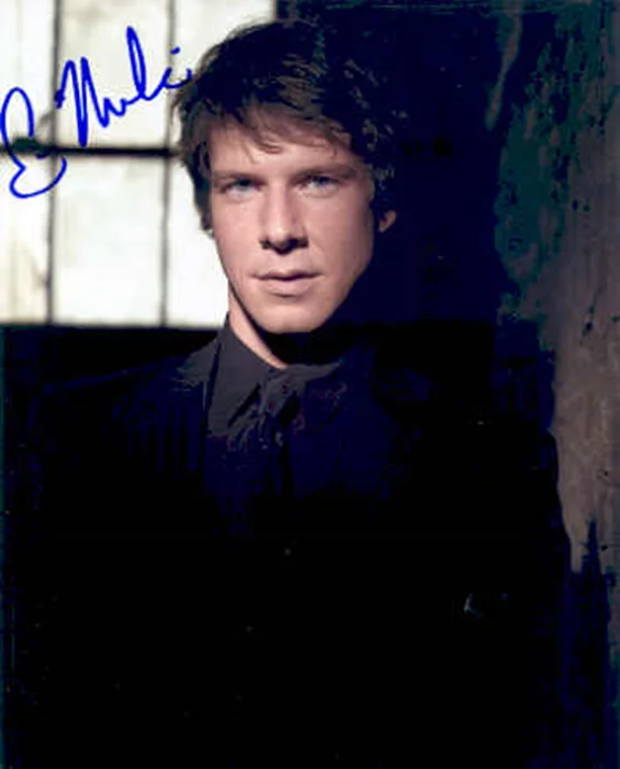 Eric Mabius autograph